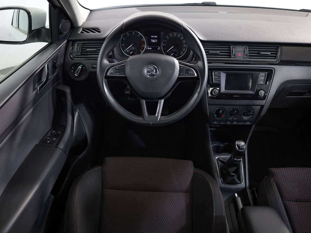 Купить Skoda Rapid с пробегом. Фото: #8