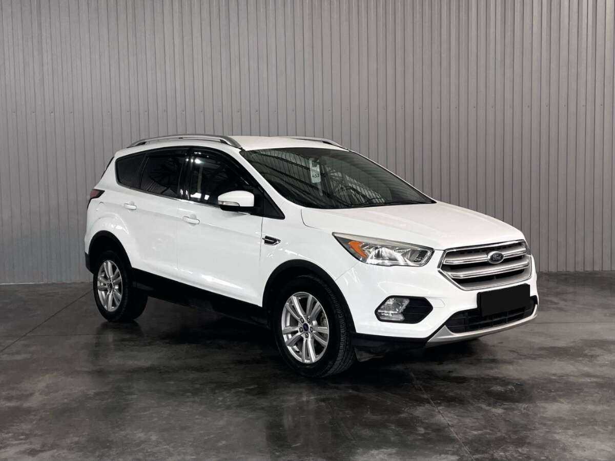 Купить Ford Kuga с пробегом. Фото: #2