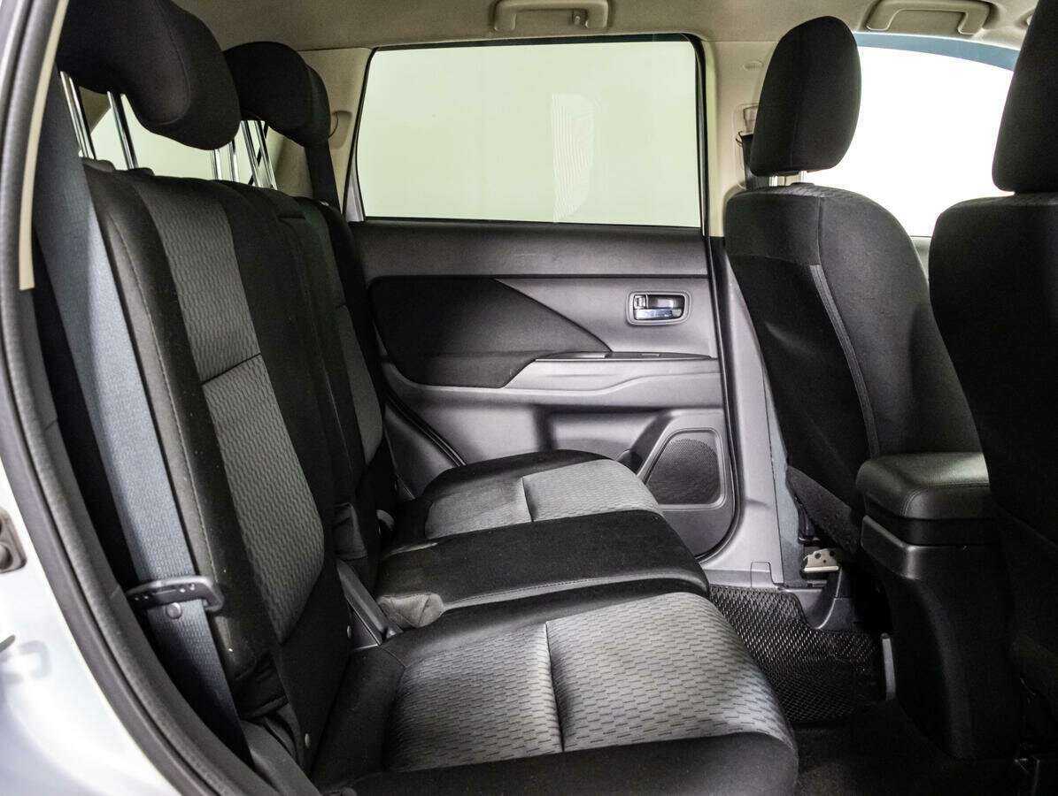 Купить Mitsubishi Outlander с пробегом. Фото: #11
