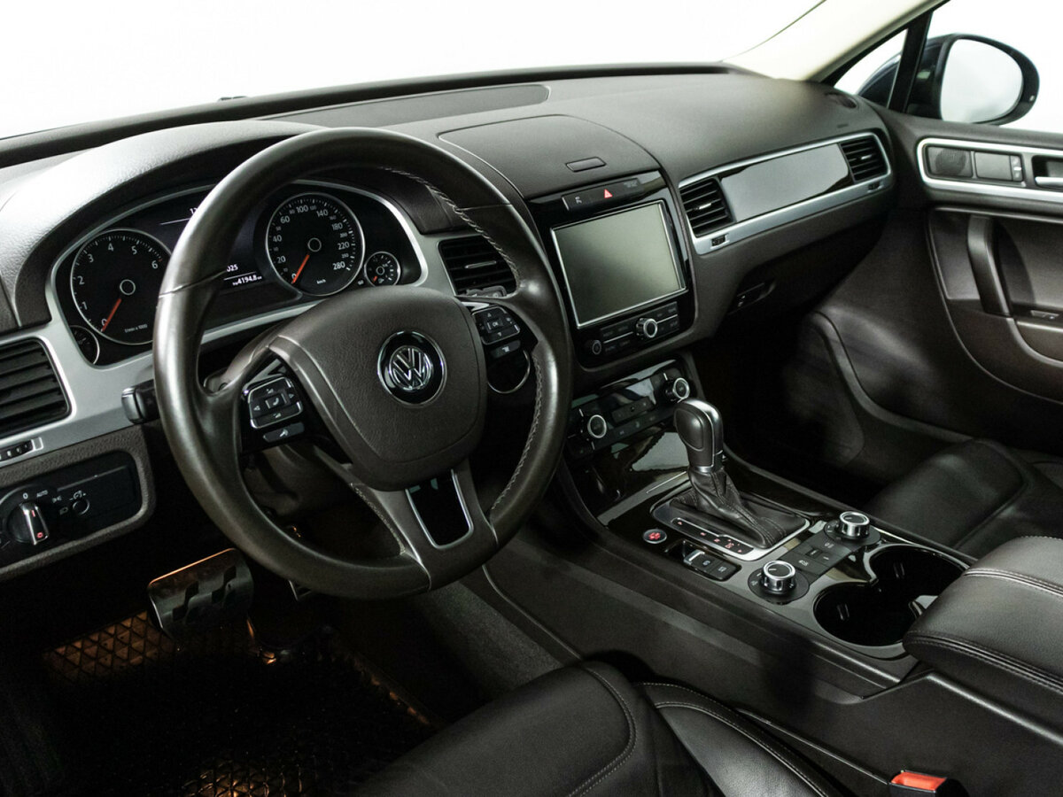 Купить Volkswagen Touareg с пробегом. Фото: #9