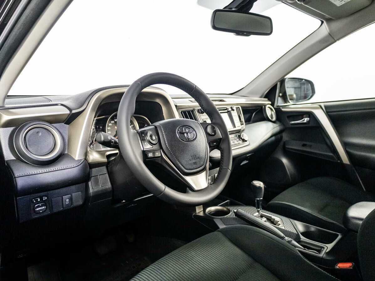 Купить Toyota RAV4 с пробегом. Фото: #9