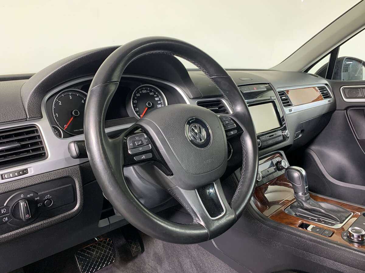 Купить Volkswagen Touareg с пробегом. Фото: #9