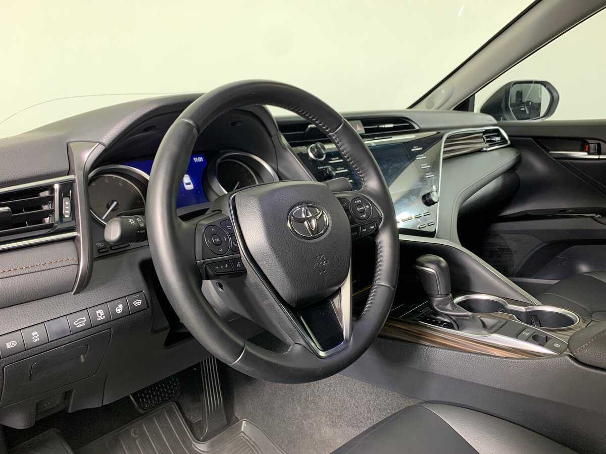 Купить Toyota Camry с пробегом. Фото: #11