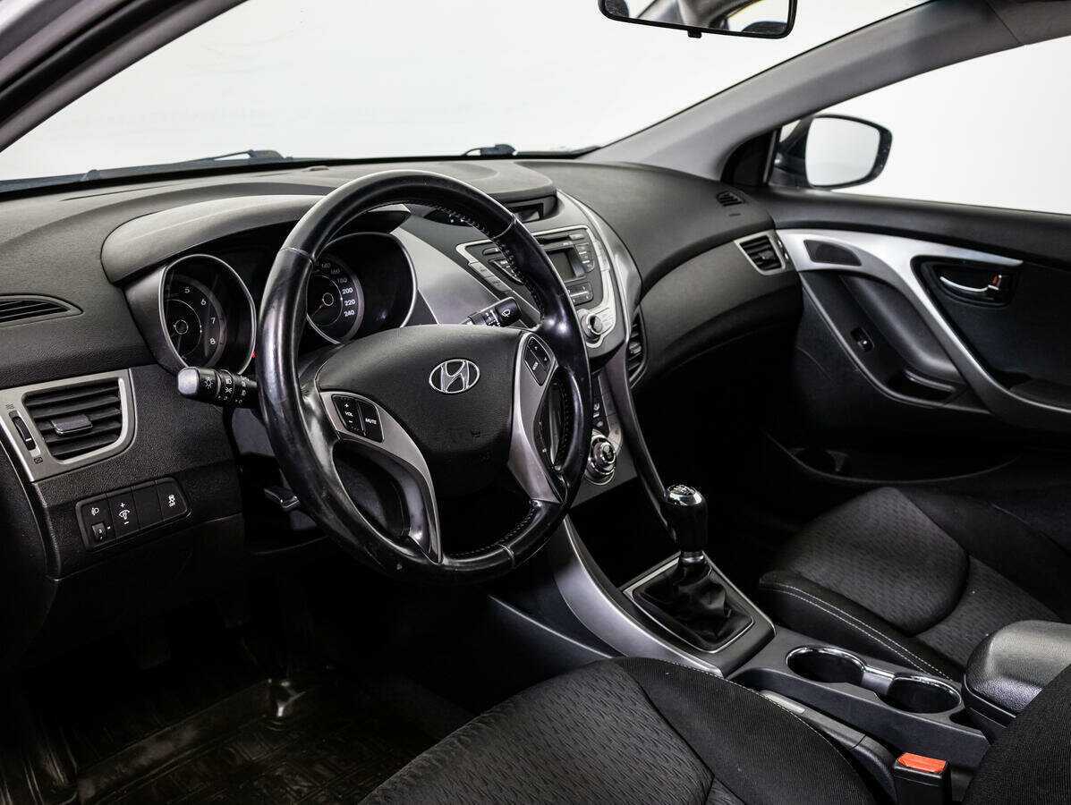 Купить Hyundai Elantra с пробегом. Фото: #10