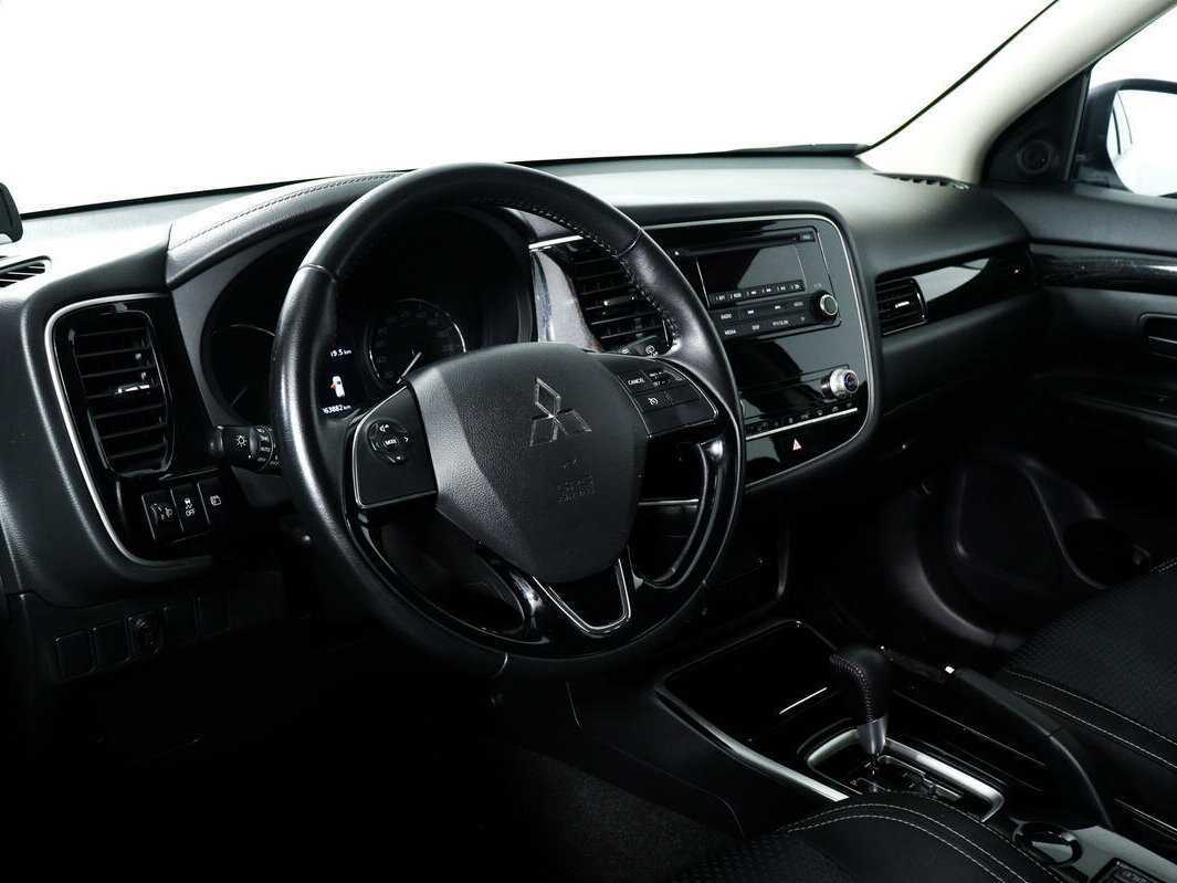 Купить Mitsubishi Outlander с пробегом. Фото: #10