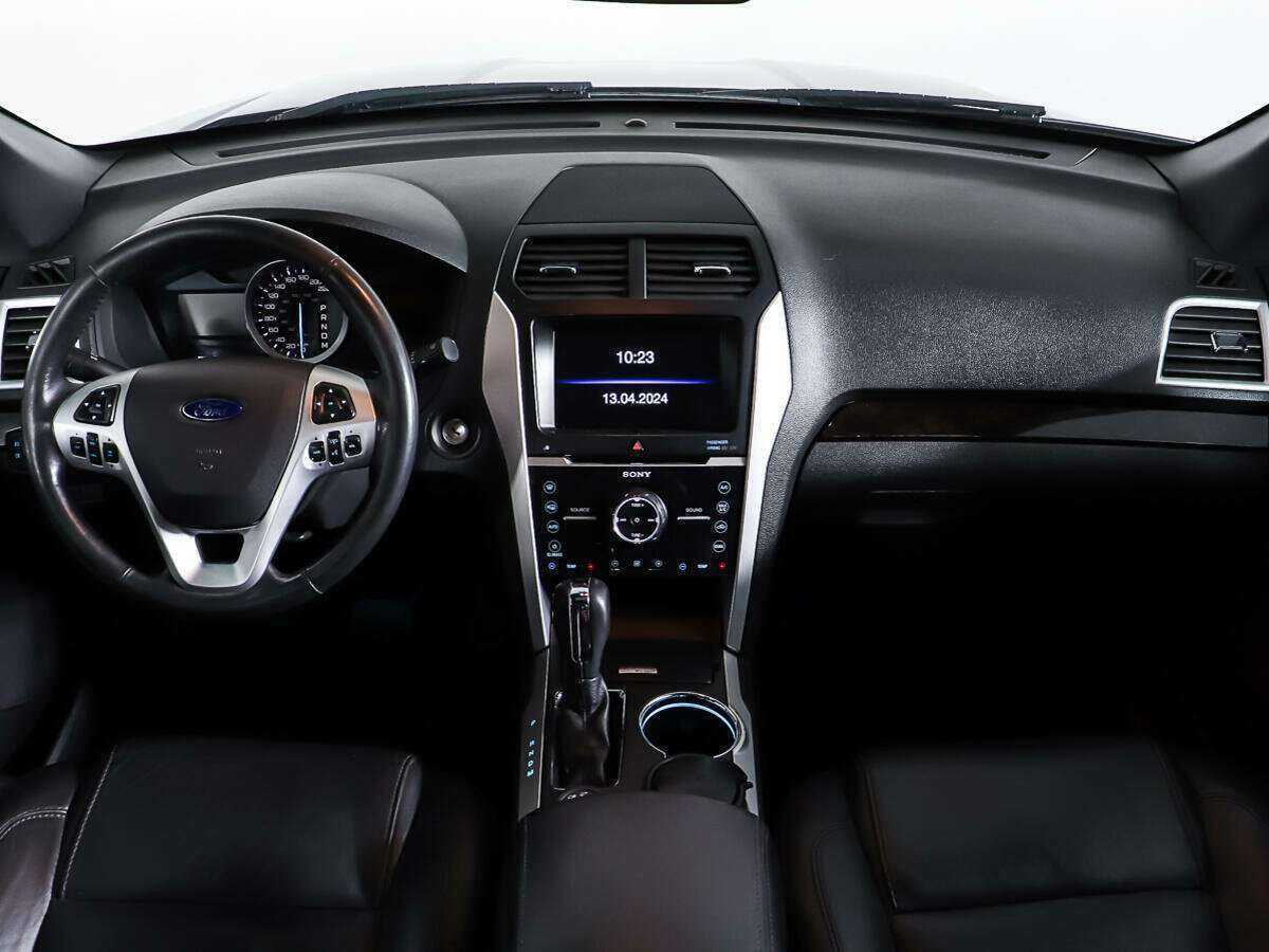 Купить Ford Explorer с пробегом. Фото: #10