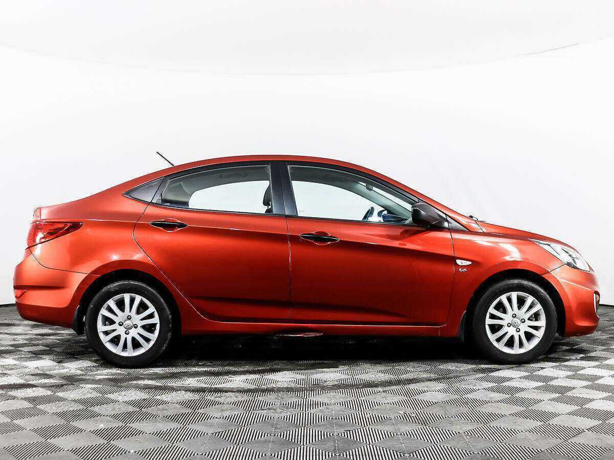 Купить Hyundai Solaris с пробегом. Фото: #2