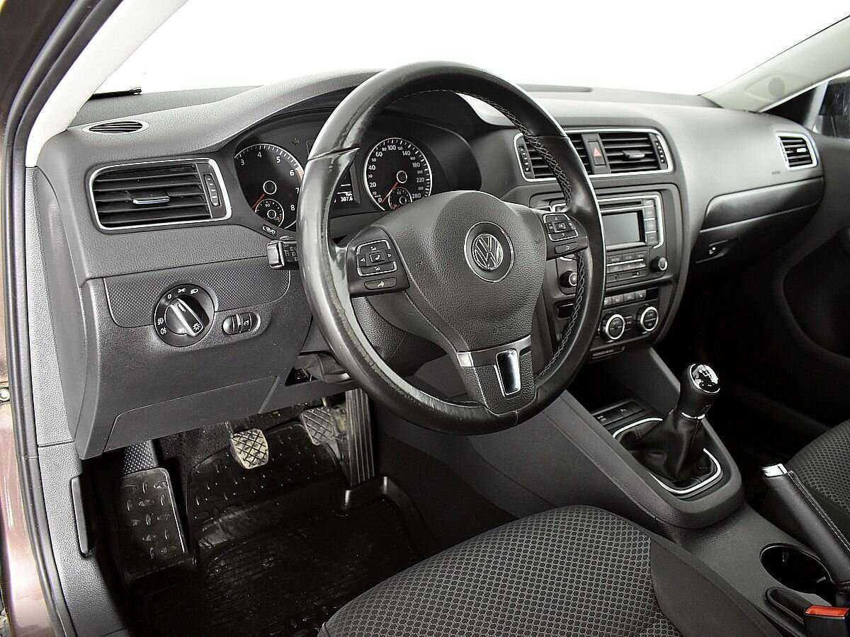 Купить Volkswagen Jetta с пробегом. Фото: #5