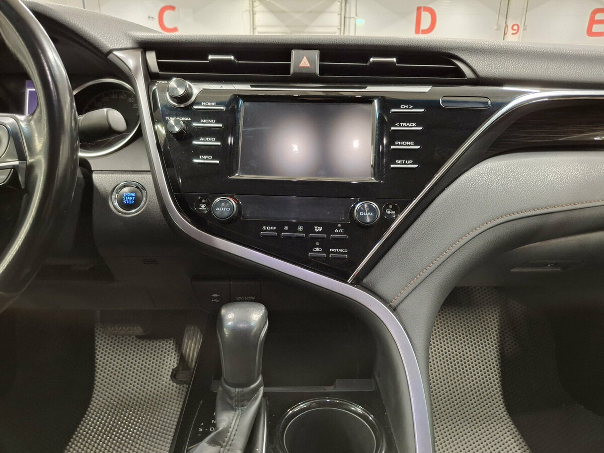 Купить Toyota Camry с пробегом. Фото: #13