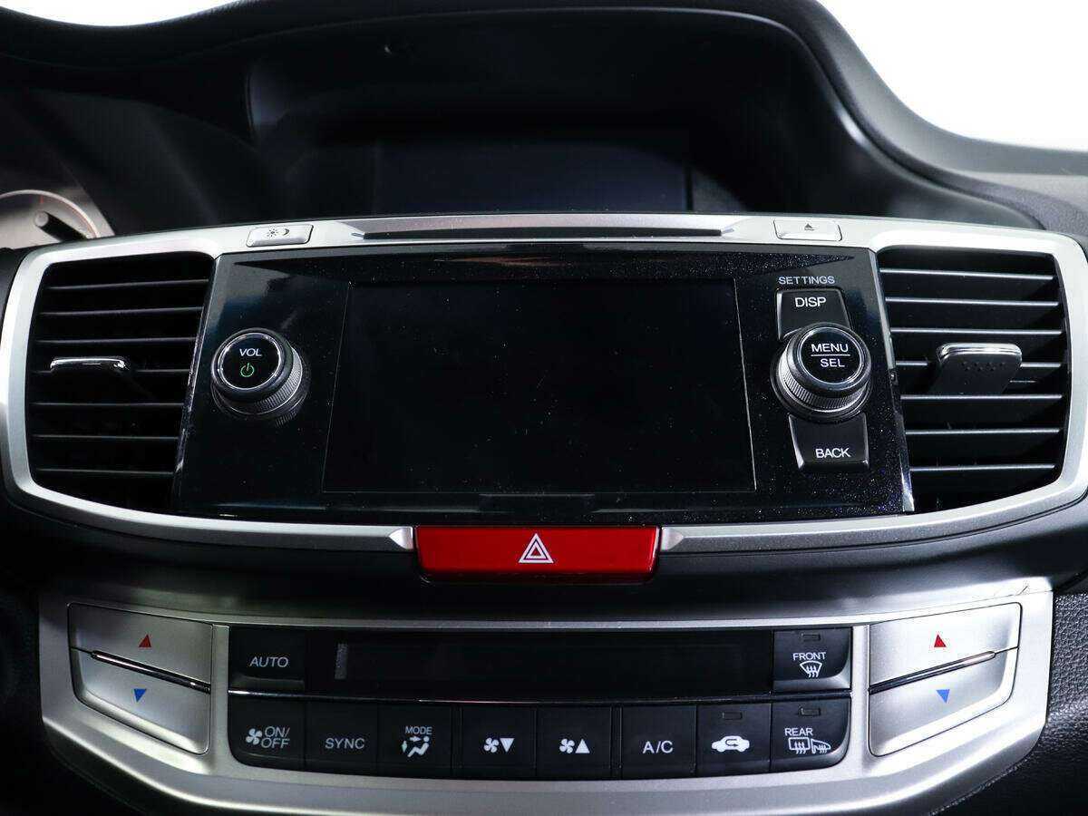 Купить Honda Accord с пробегом. Фото: #17
