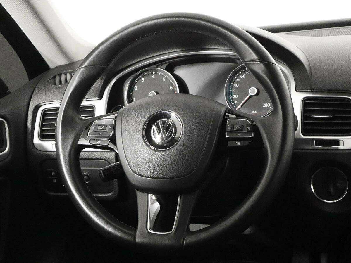 Купить Volkswagen Touareg с пробегом. Фото: #11