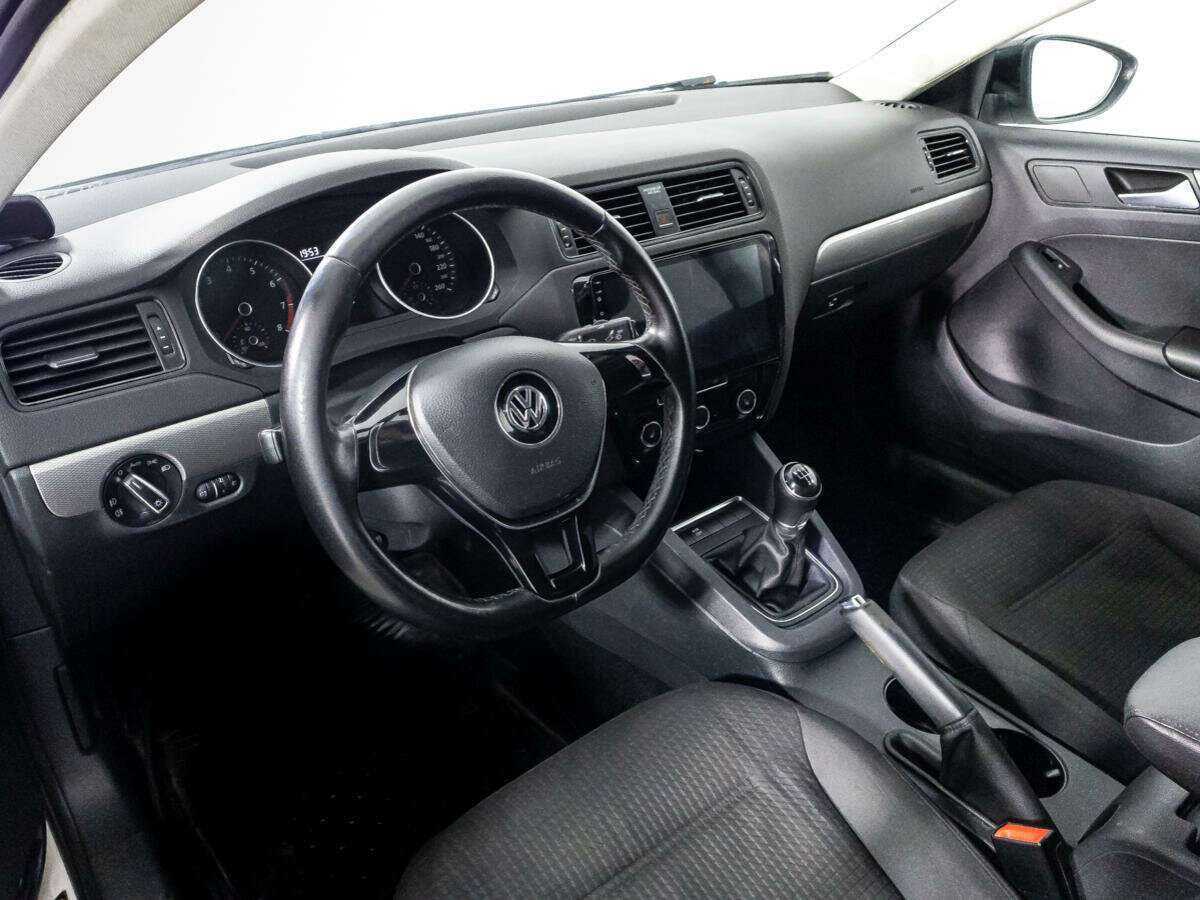 Купить Volkswagen Jetta с пробегом. Фото: #10