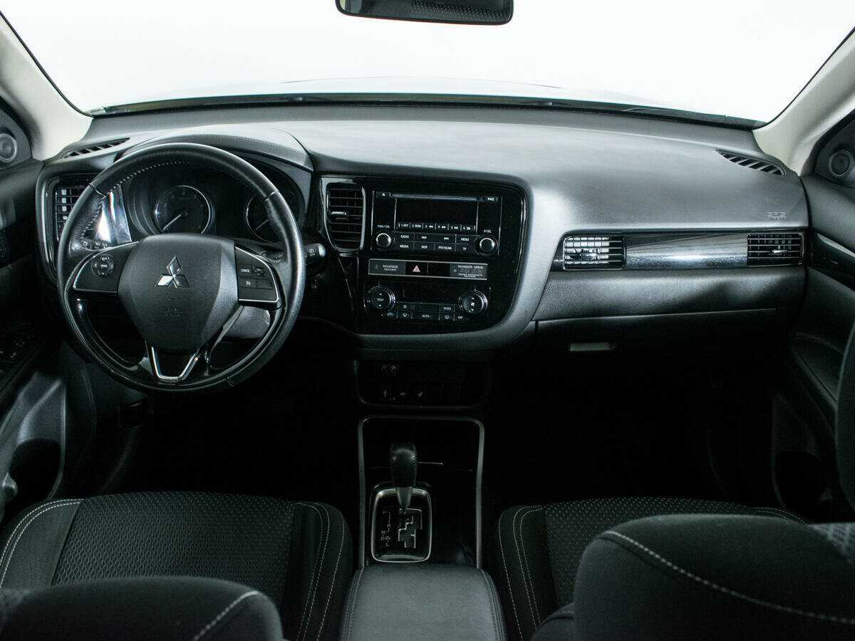Купить Mitsubishi Outlander с пробегом. Фото: #11