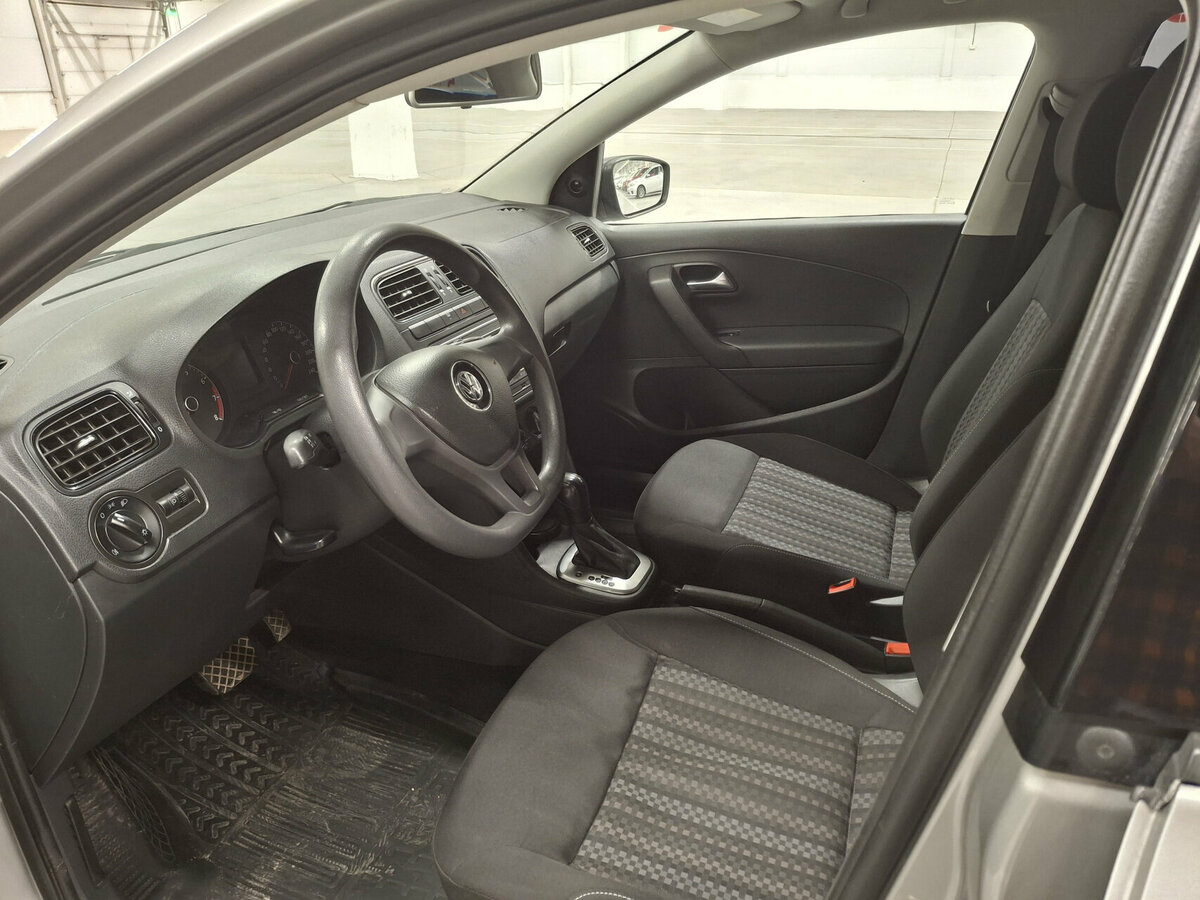 Купить Volkswagen Polo с пробегом. Фото: #14