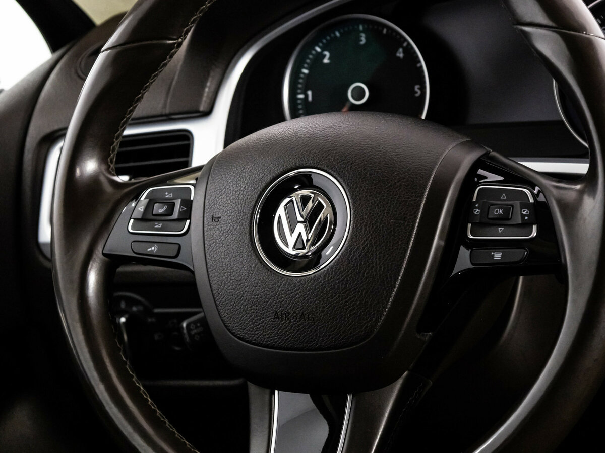Купить Volkswagen Touareg с пробегом. Фото: #8