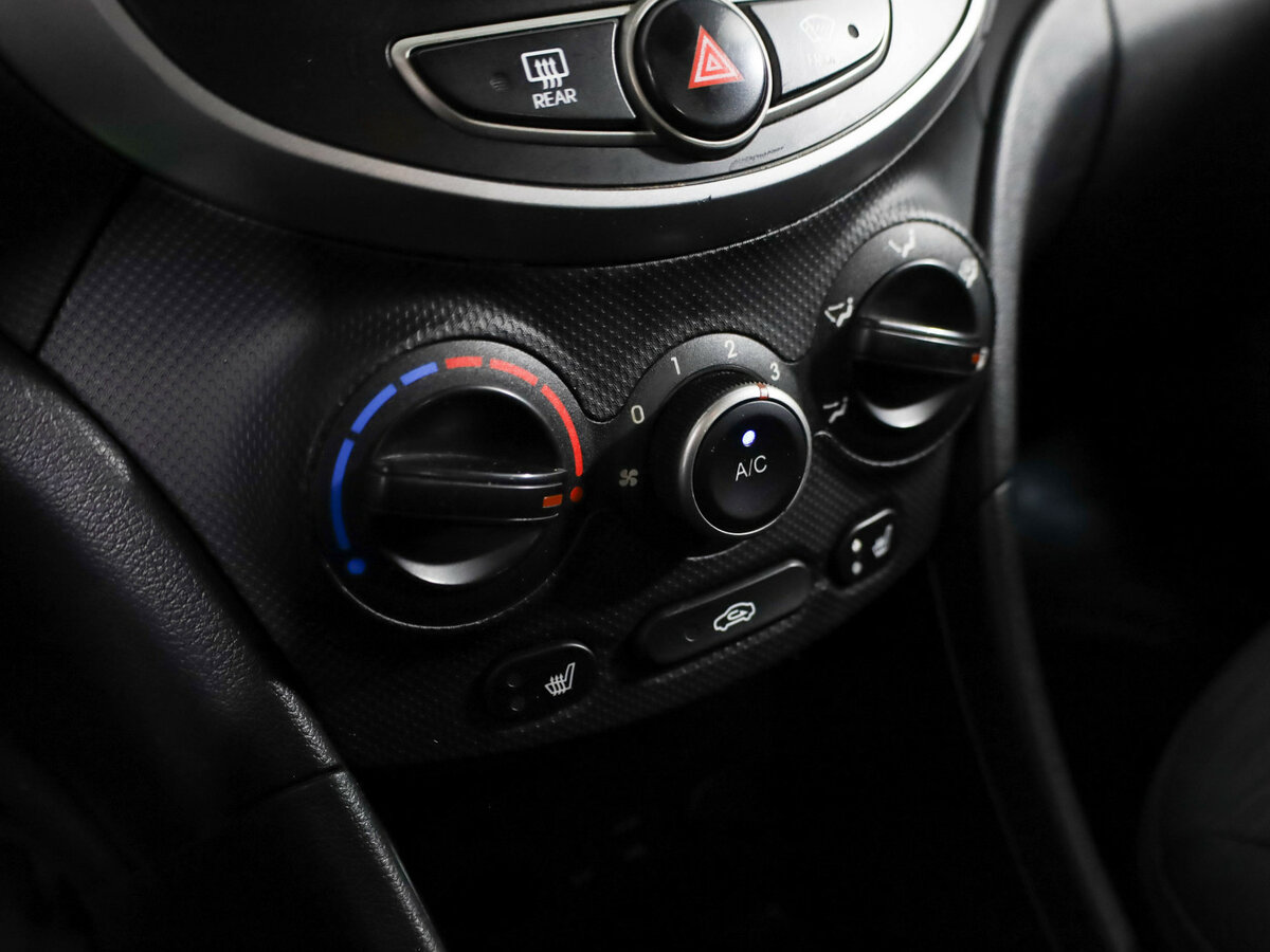 Купить Hyundai Solaris с пробегом. Фото: #10