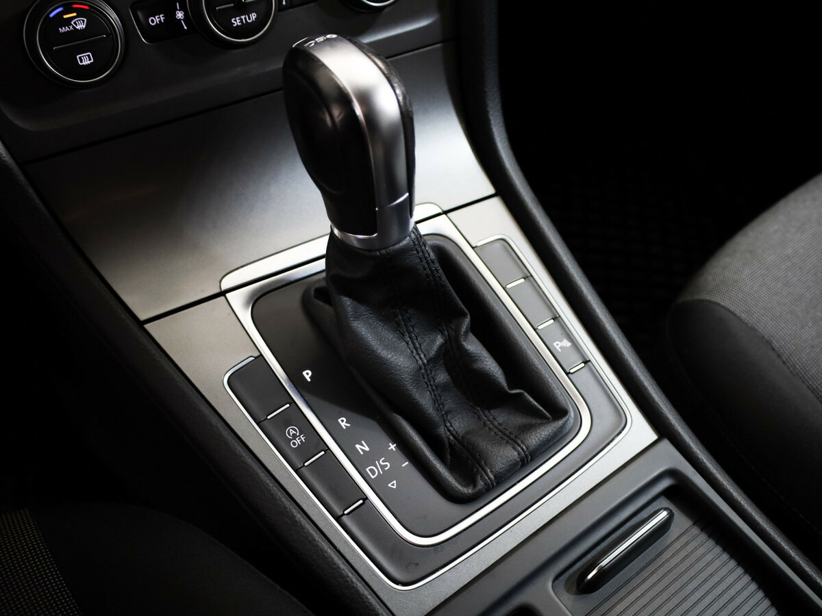 Купить Volkswagen Golf с пробегом. Фото: #14