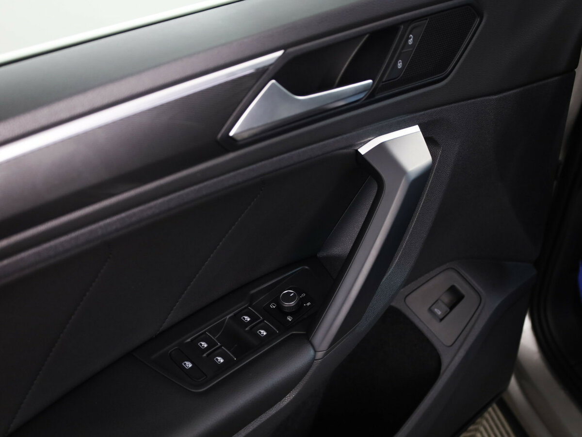 Купить Volkswagen Tiguan с пробегом. Фото: #9