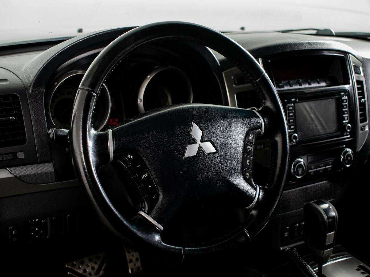 Купить Mitsubishi Pajero с пробегом. Фото: #9