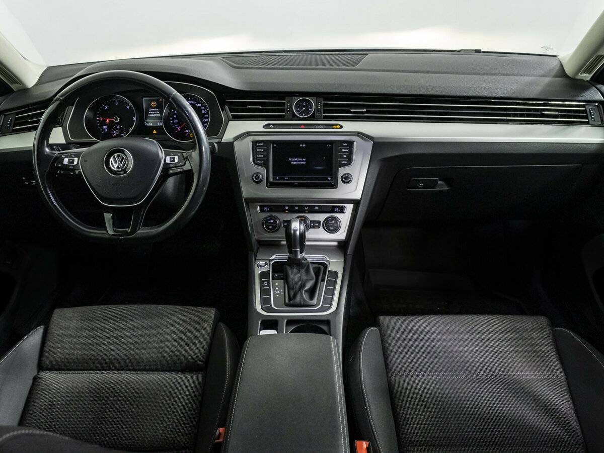 Купить Volkswagen Passat с пробегом. Фото: #9