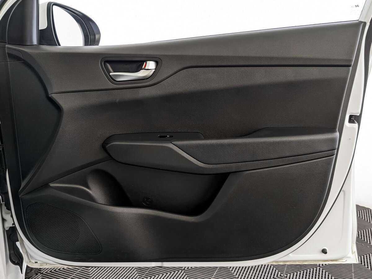Купить Hyundai Solaris с пробегом. Фото: #24