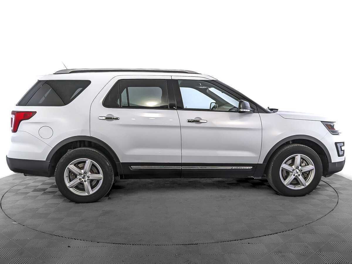 Купить Ford Explorer с пробегом. Фото: #3