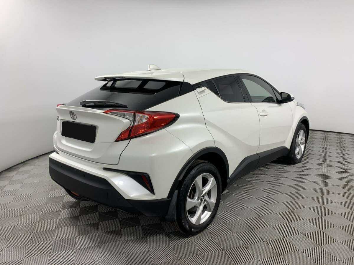 Купить Toyota C-HR с пробегом. Фото: #4
