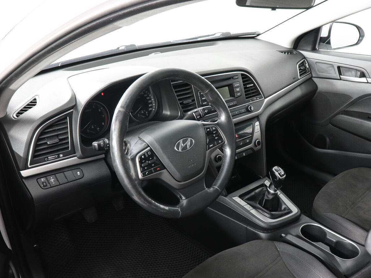 Купить Hyundai Elantra с пробегом. Фото: #3