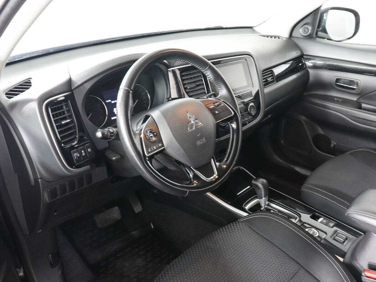 Купить Mitsubishi Outlander с пробегом. Фото: #8