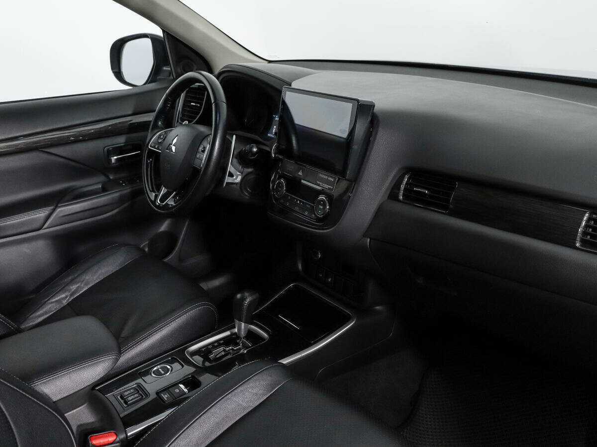Купить Mitsubishi Outlander с пробегом. Фото: #11