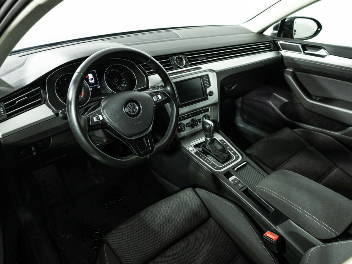 Купить Volkswagen Passat с пробегом. Фото: #8