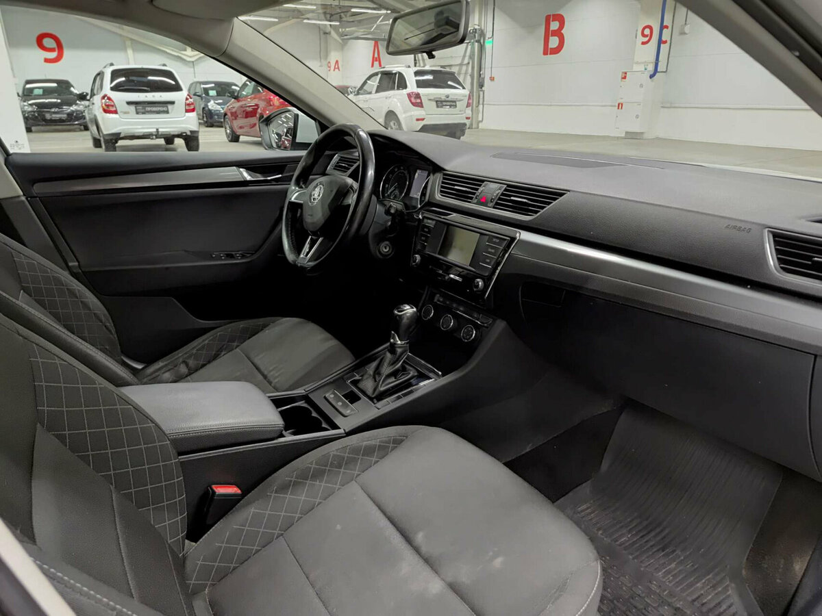 Купить Skoda Superb с пробегом. Фото: #10