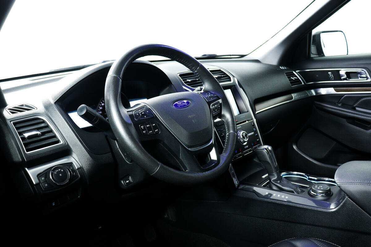 Купить Ford Explorer с пробегом. Фото: #13