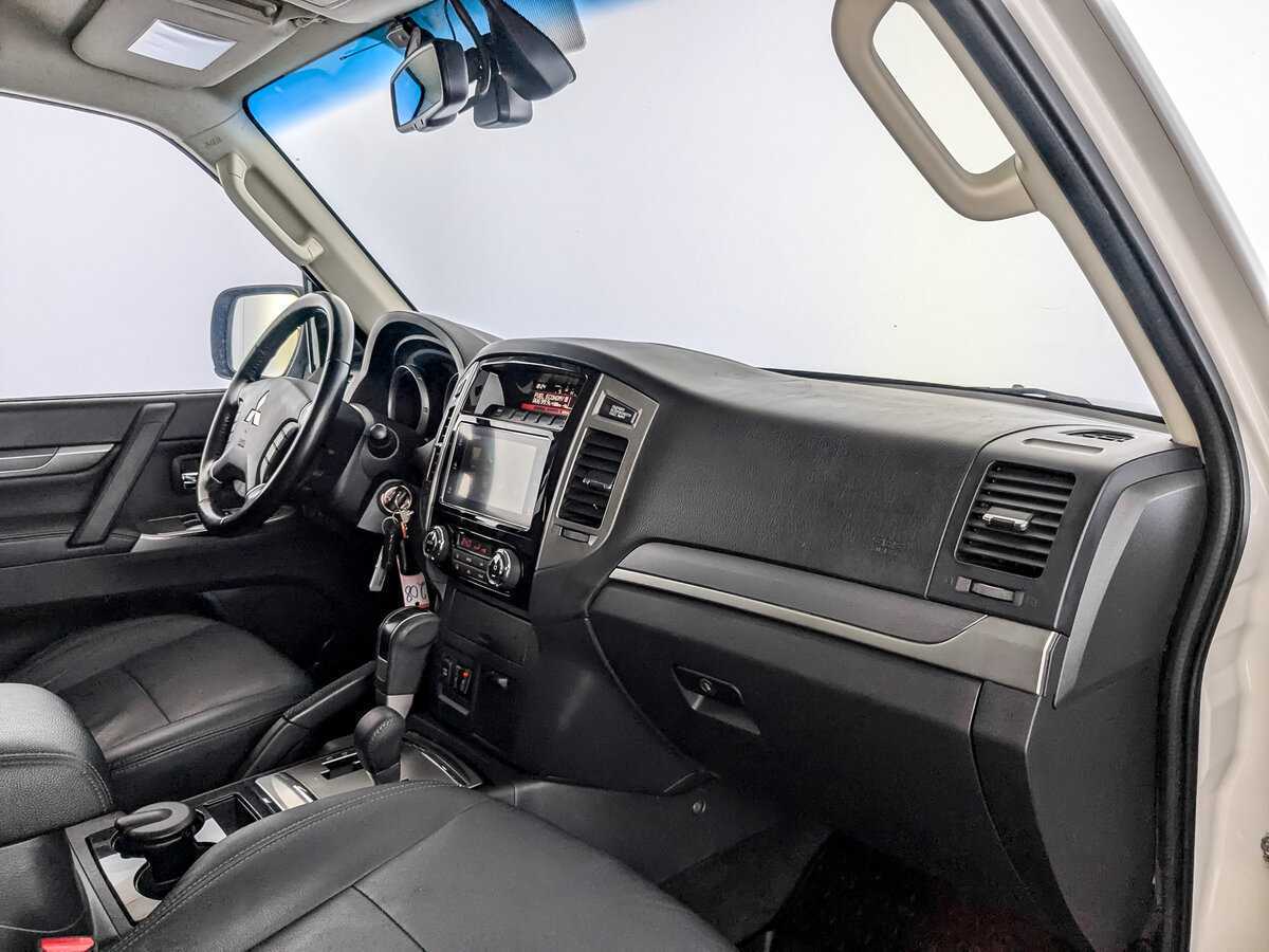 Купить Mitsubishi Pajero с пробегом. Фото: #10