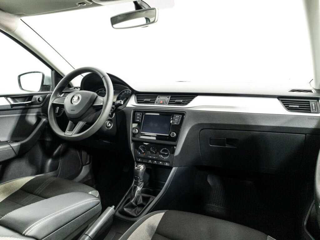Купить Skoda Rapid с пробегом. Фото: #8
