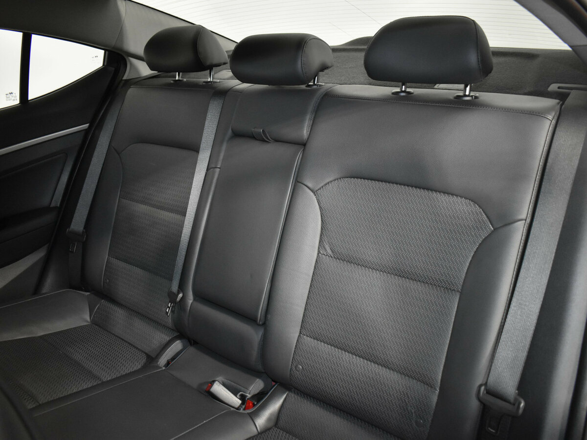 Купить Hyundai Elantra с пробегом. Фото: #11