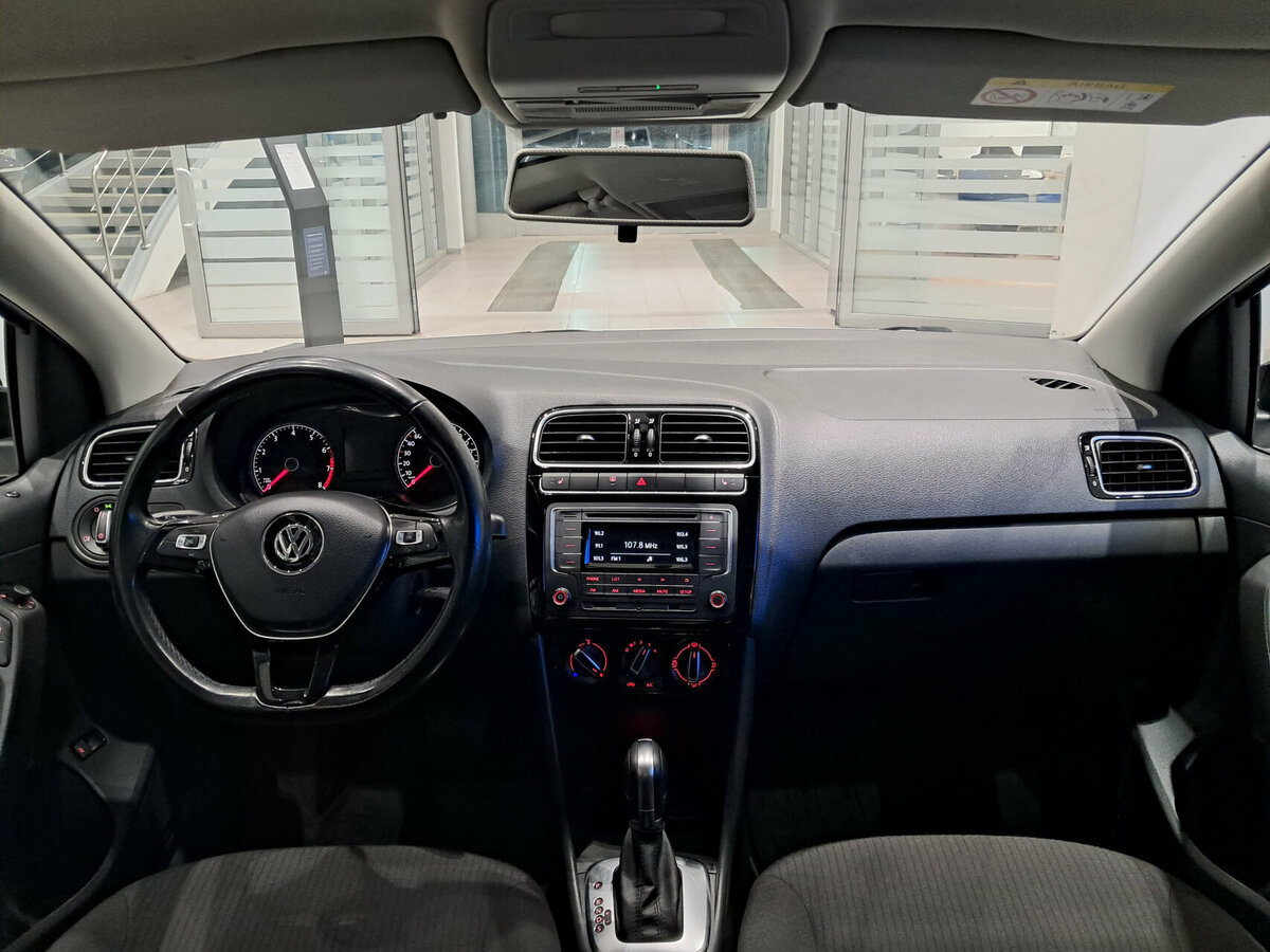 Купить Volkswagen Polo с пробегом. Фото: #13