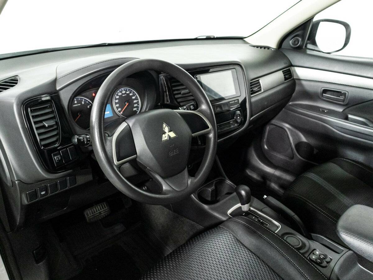 Купить Mitsubishi Outlander с пробегом. Фото: #10