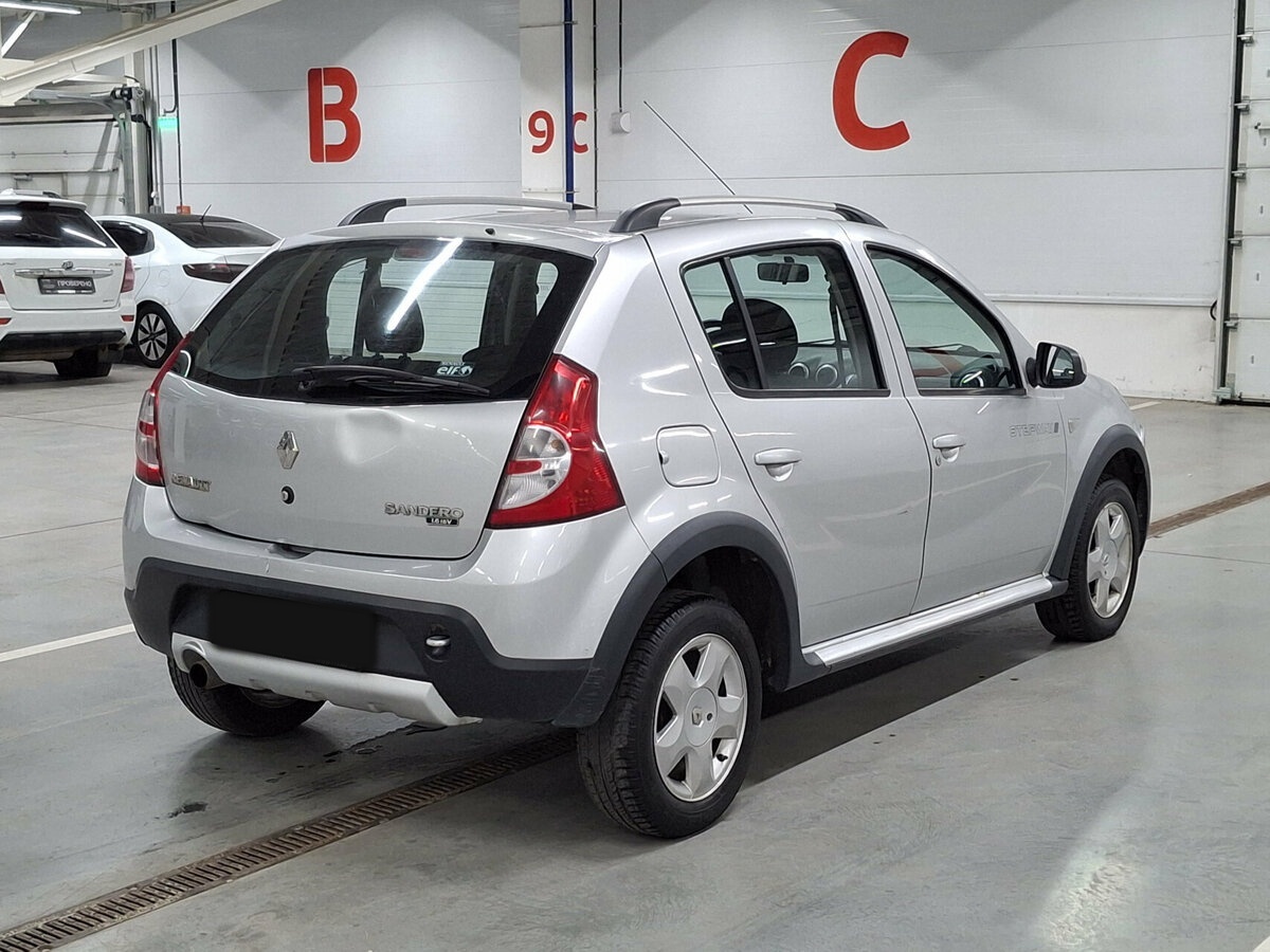 Купить Renault Sandero с пробегом. Фото: #4