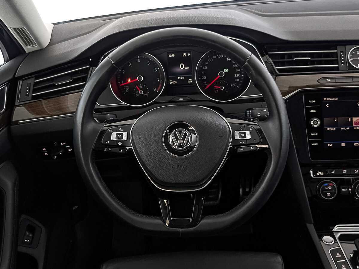 Купить Volkswagen Passat с пробегом. Фото: #21