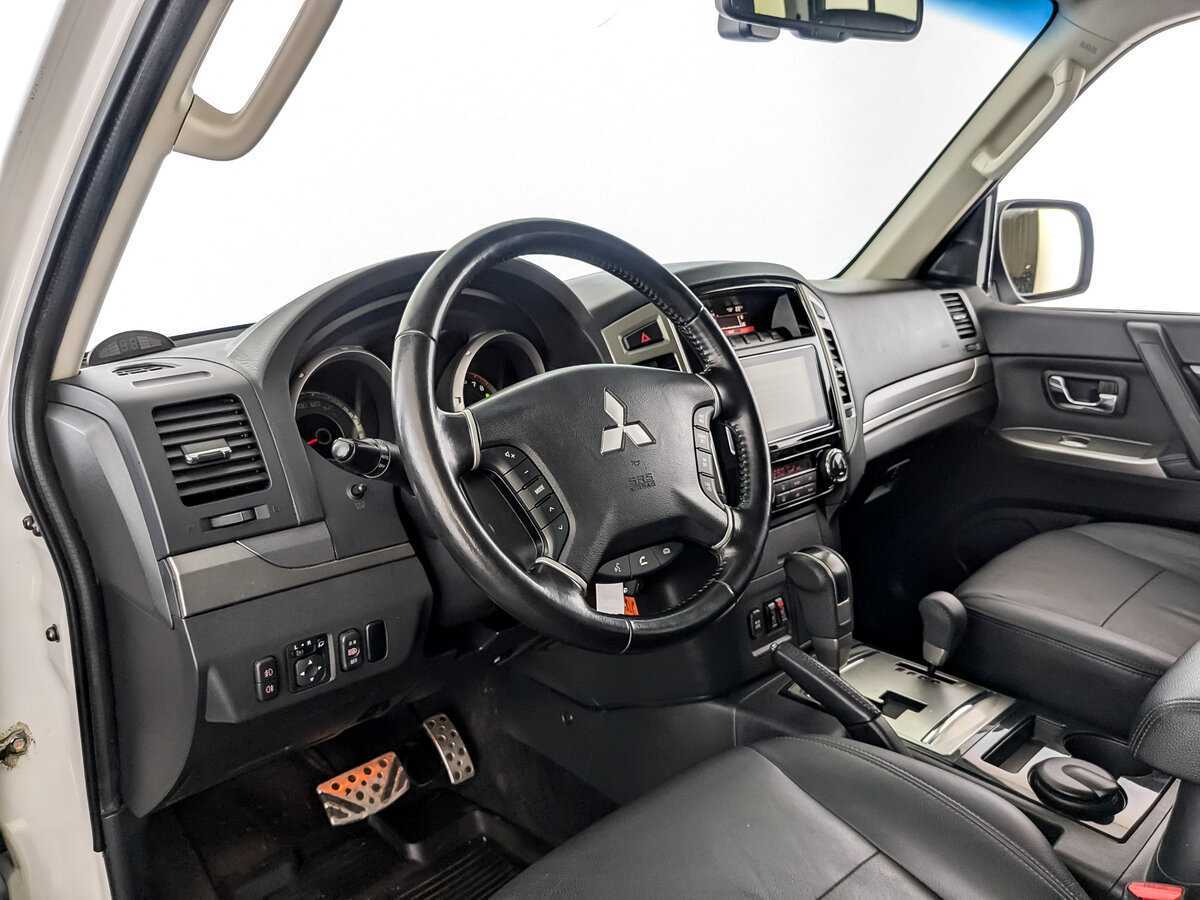 Купить Mitsubishi Pajero с пробегом. Фото: #15