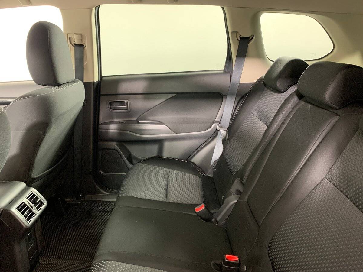 Купить Mitsubishi Outlander с пробегом. Фото: #17