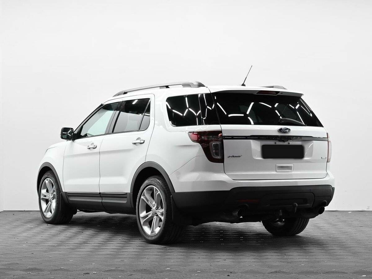 Купить Ford Explorer с пробегом. Фото: #2