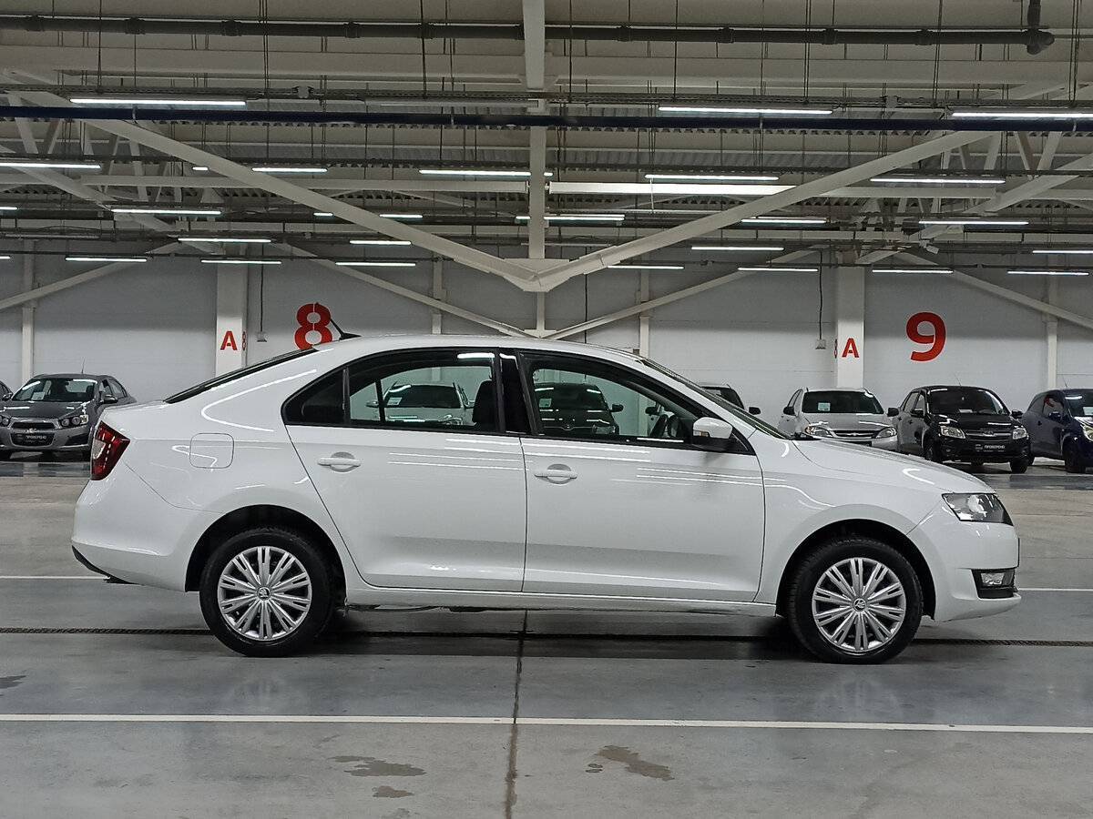 Купить Skoda Rapid с пробегом. Фото: #3