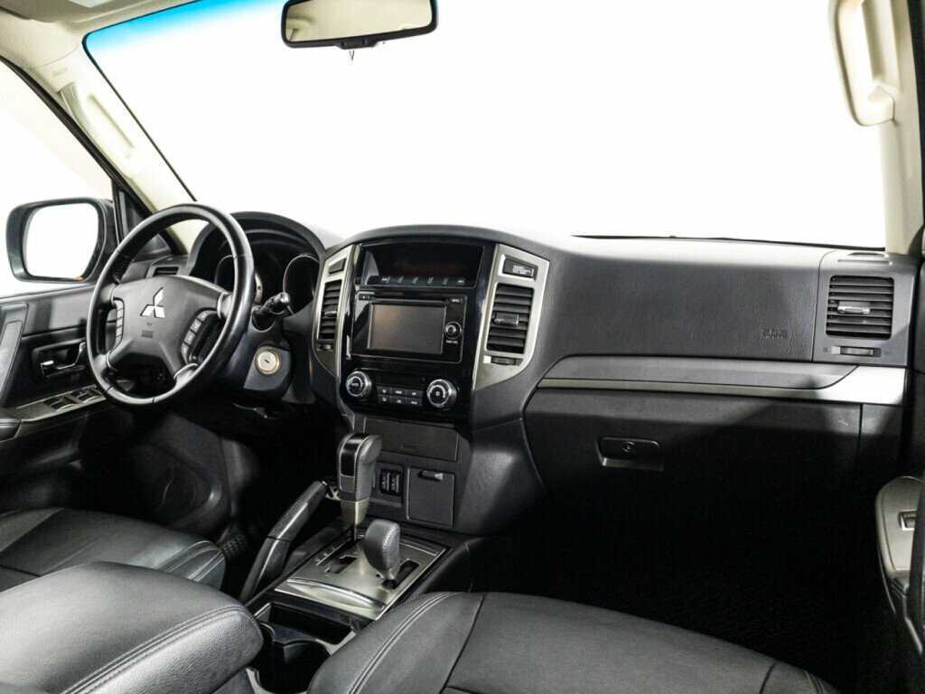 Купить Mitsubishi Pajero с пробегом. Фото: #8