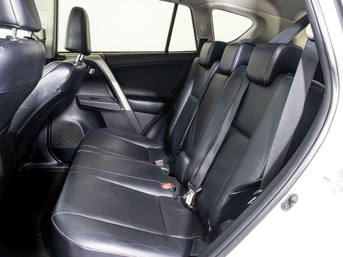 Купить Toyota RAV4 с пробегом. Фото: #9