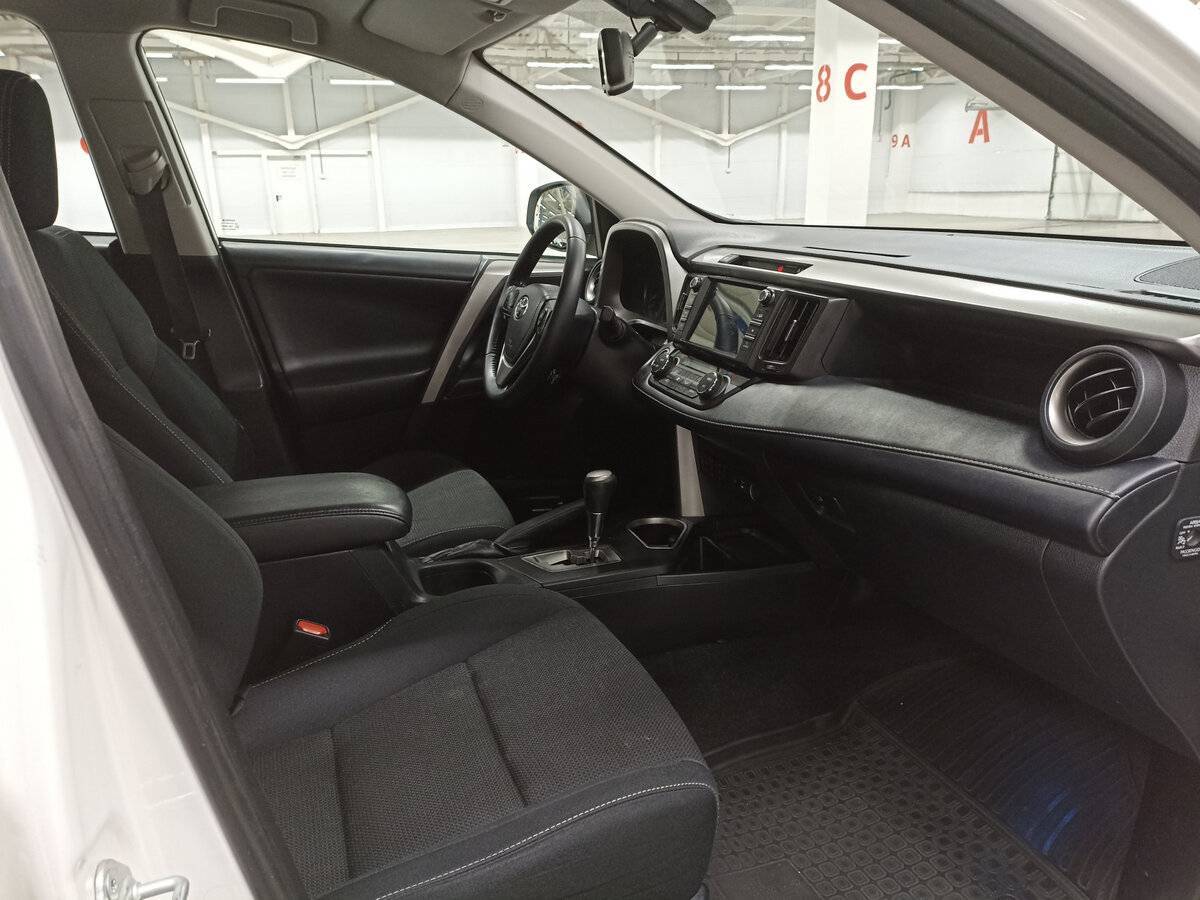 Купить Toyota RAV4 с пробегом. Фото: #10