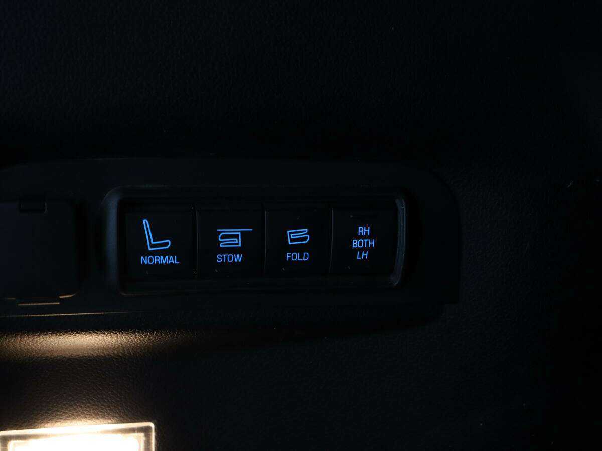 Купить Ford Explorer с пробегом. Фото: #14