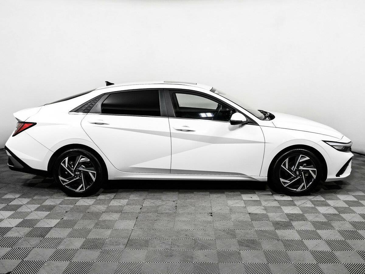 Купить Hyundai Elantra с пробегом. Фото: #3