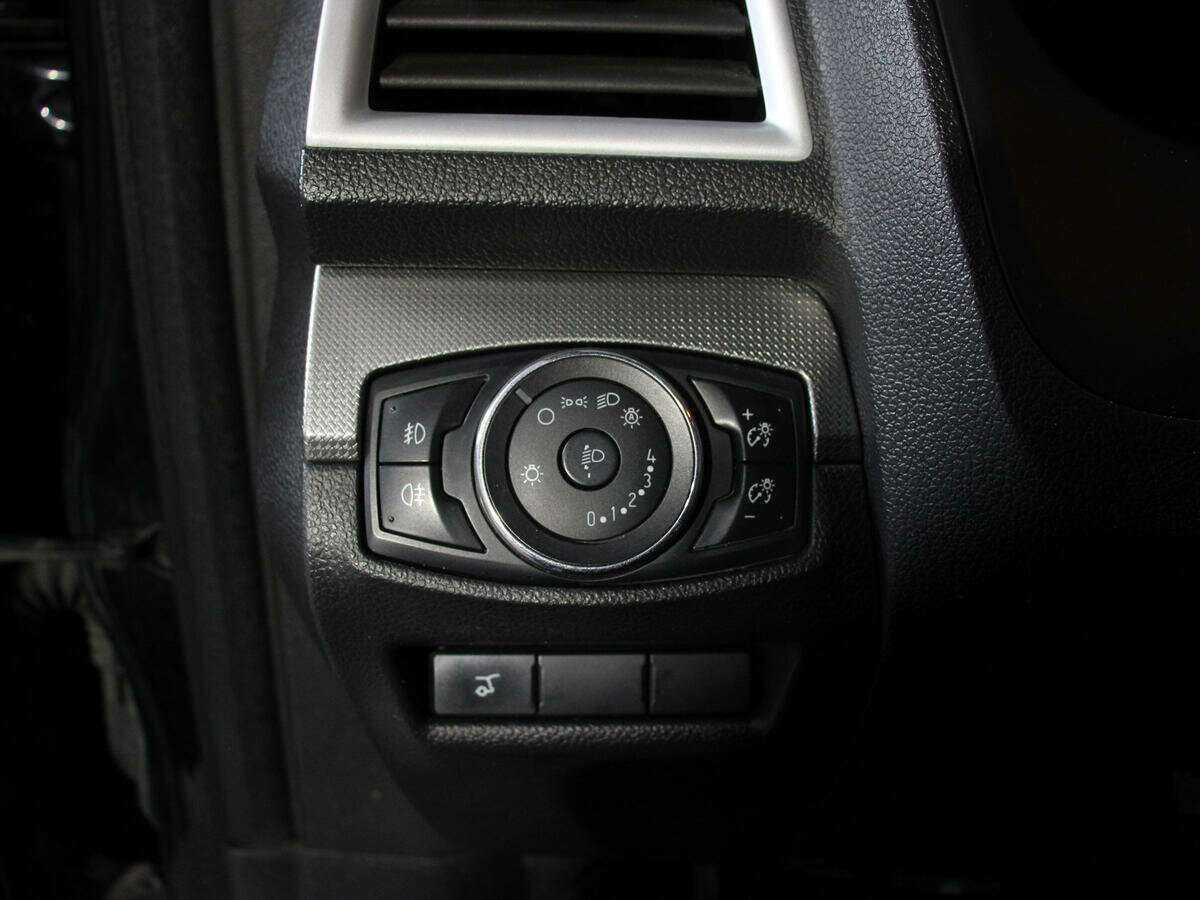 Купить Ford Explorer с пробегом. Фото: #18